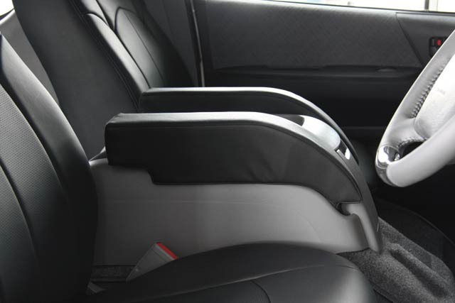 ハイエース アームレスト 各 右（運転席側）/ 左（助手席側）日本製