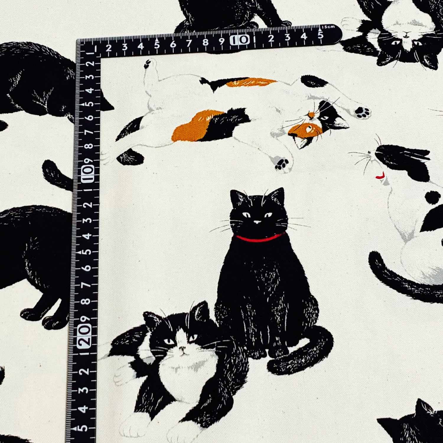 オックス 生地 のんびり 猫 三毛猫 サバ猫 黒猫 コスモ 50cm単位 綿100