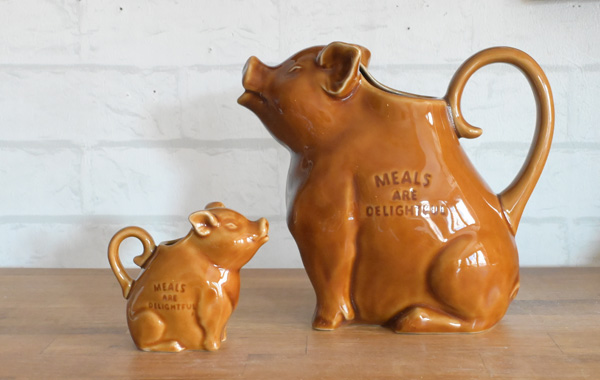 ブタさんピッチャー900cc』陶器 水差し 大容量 ブーちゃんピッチャー