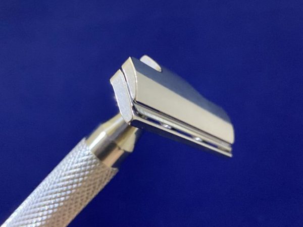 RazoRock: Stainless Steel HAWK V3 + Bulldogハンドル | Shave and Grind