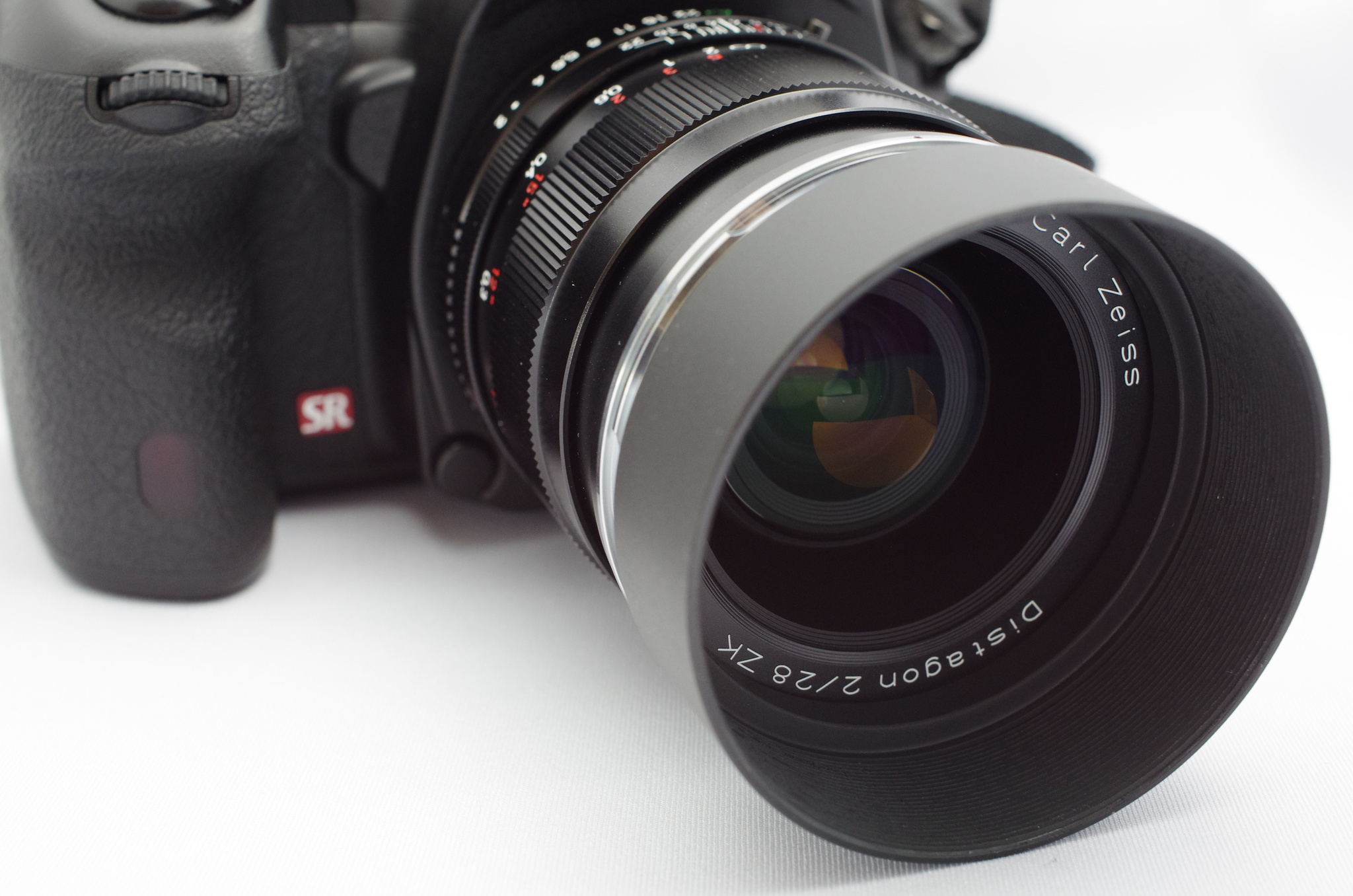 COSINA Carl Zeiss Distagon T* 2/28 mm ZK | 何処へ往くのか、赴くまま