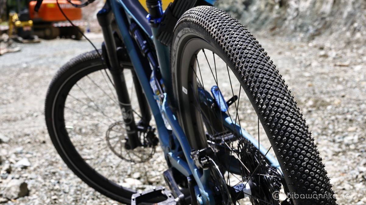 LEVO〕e-MTBのブロックタイヤをグラベルタイヤ（SCHWALBE G-One All