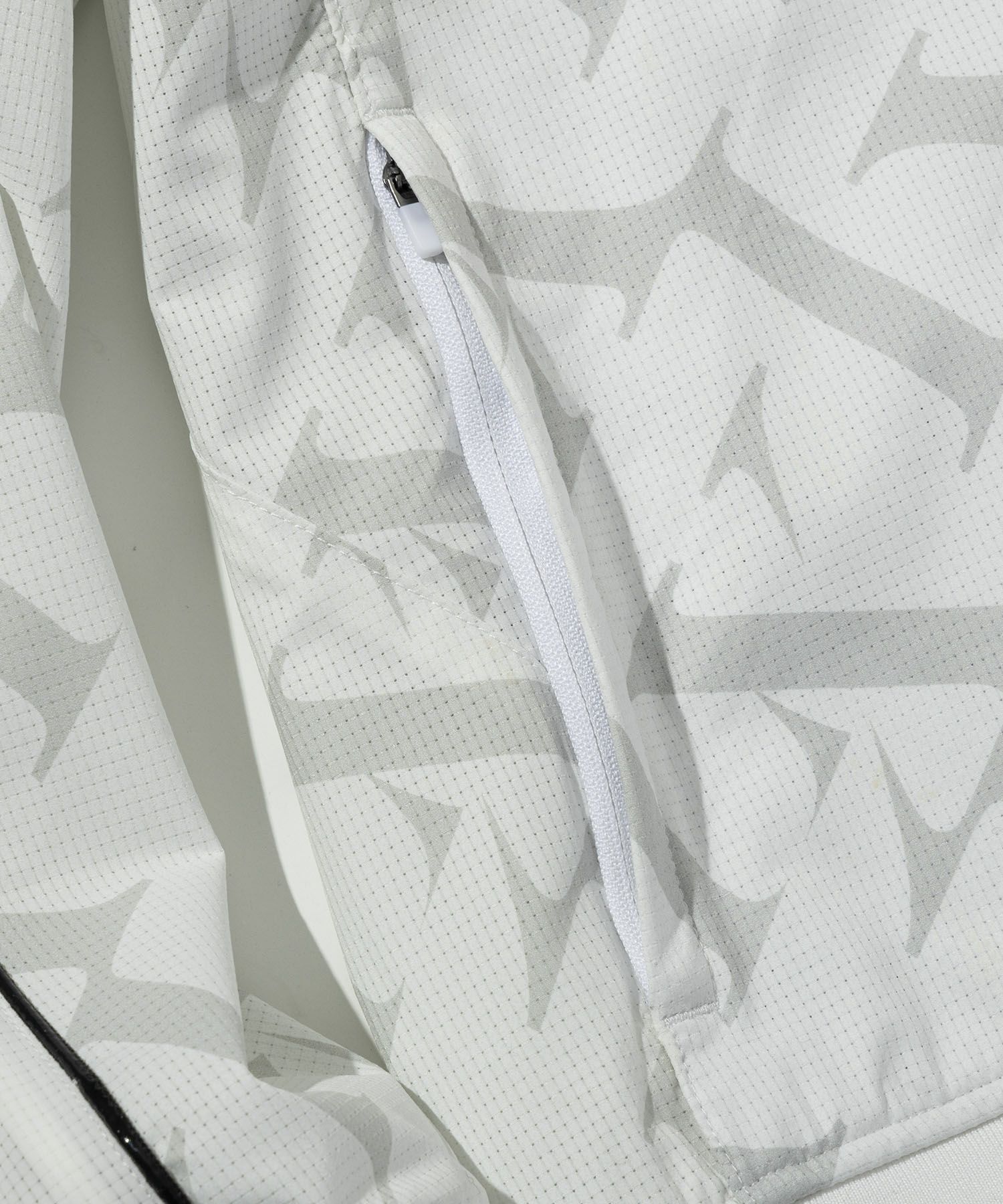 LUXEAKMPLUS(リュクスエイケイエムプラス)ゴルフ 総柄ブリーザブル