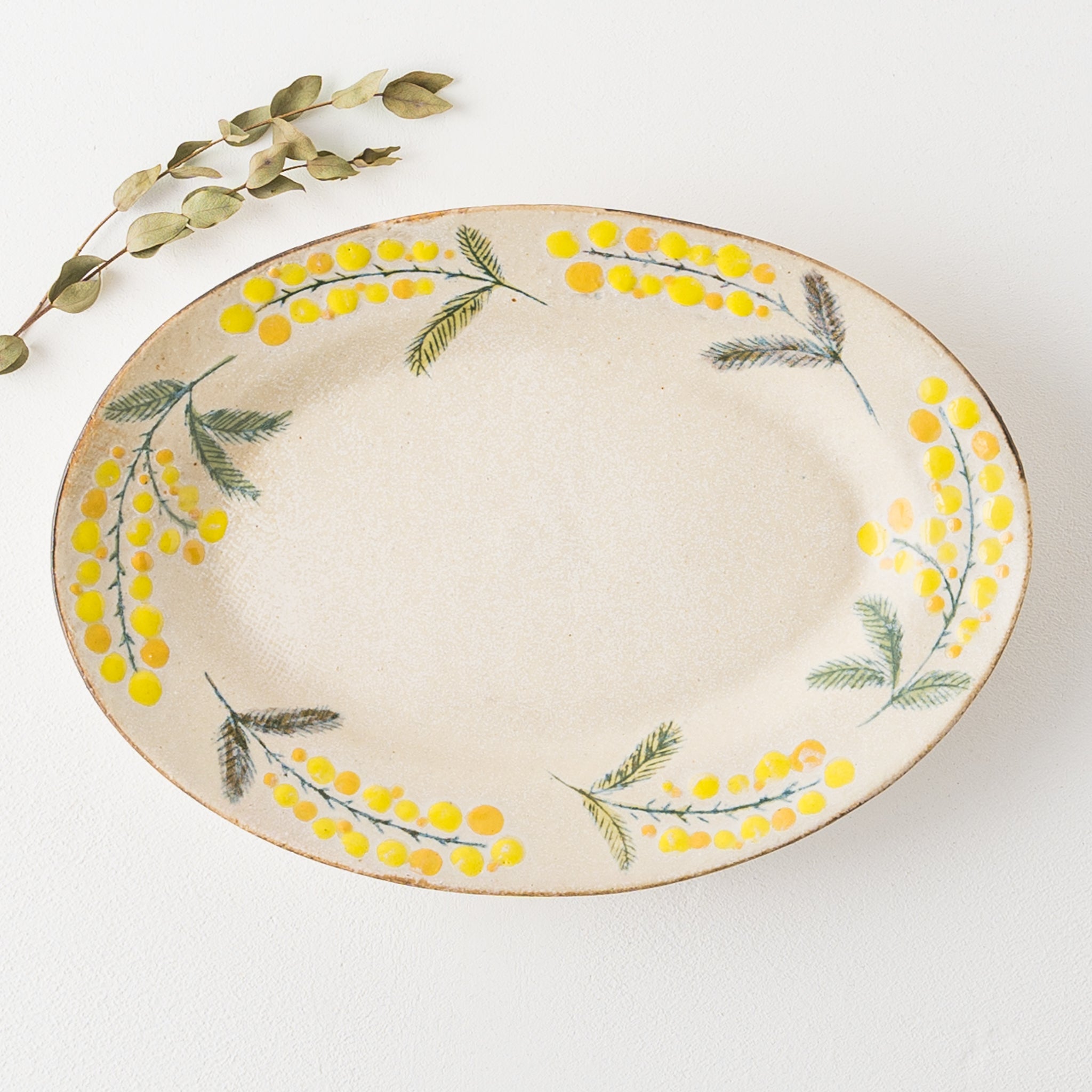 作家 森野奈津子 ミモザ 楕円リム皿 ｜和食器通販 四季折折 – 四季折折