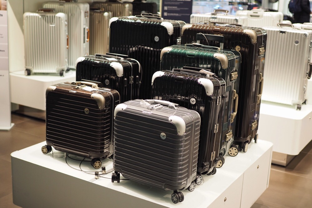 フランクフルト空港でリモワ（RIMOWA）のルフトハンザ限定モデルを買っ