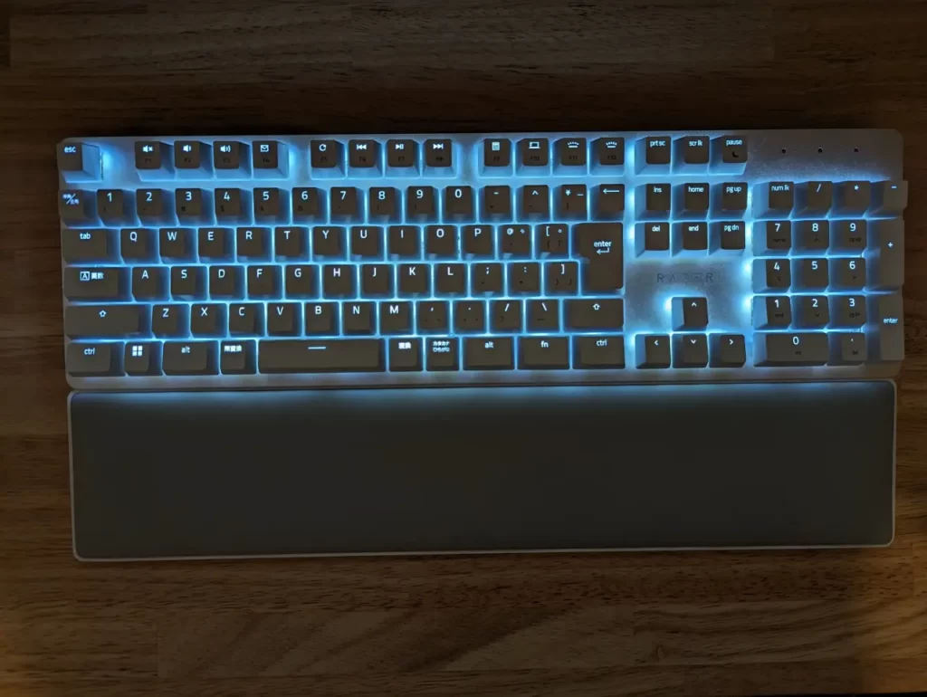 Razer Pro Type Ultra JP レビュー】悪くないけどオススメしづらい白い