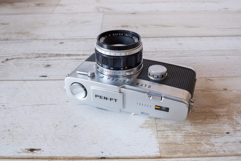 いつものフィルムが2倍撮れる！ハーフサイズカメラ「OLYMPUS PEN FT