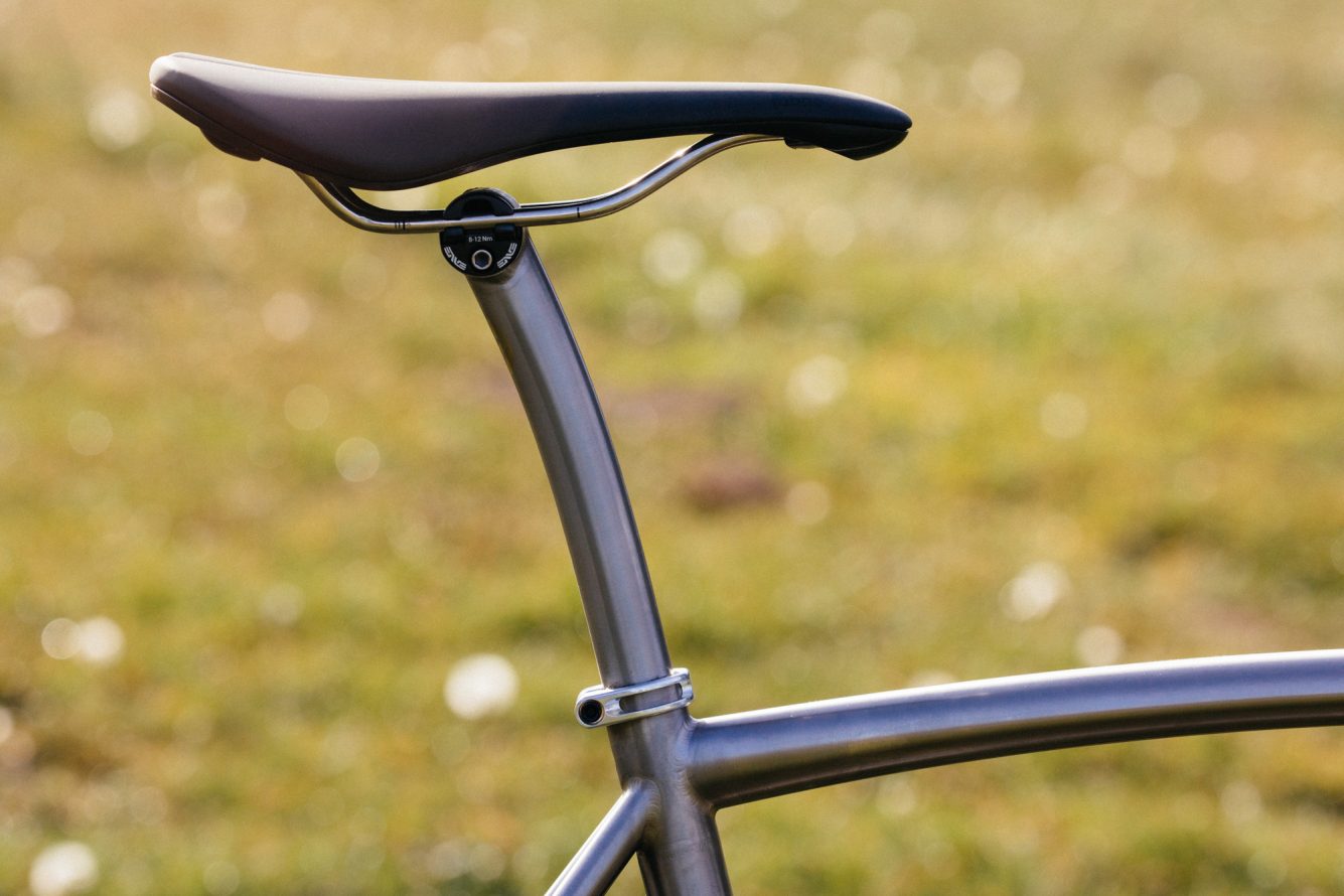 Sklar Bikes 新製品】Titanium Seatpost Floater Bottle 入荷のご案内