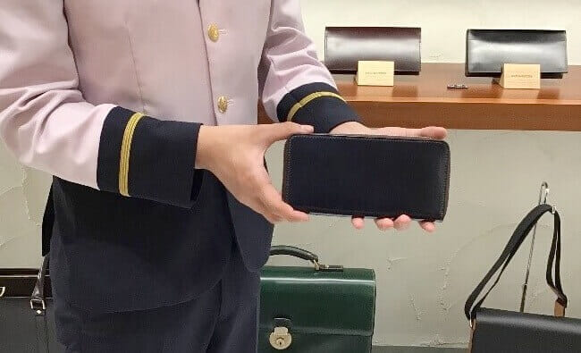 ココマイスタースタッフ愛用「マイスターコードバン・スカイ