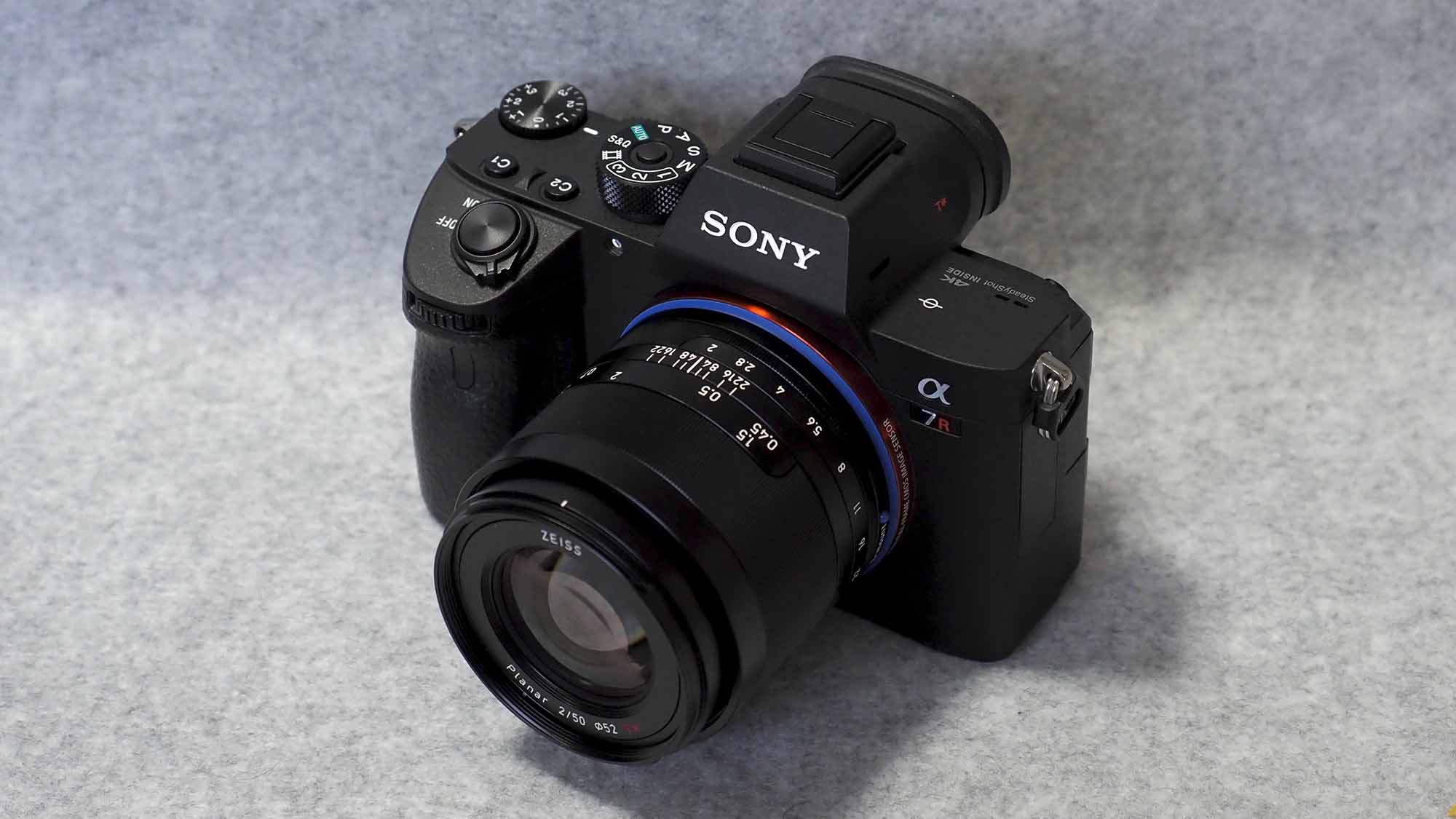 α7RIII用のスナップレンズ『Carl Zeiss Loxia 2/50』の大きさレビュー