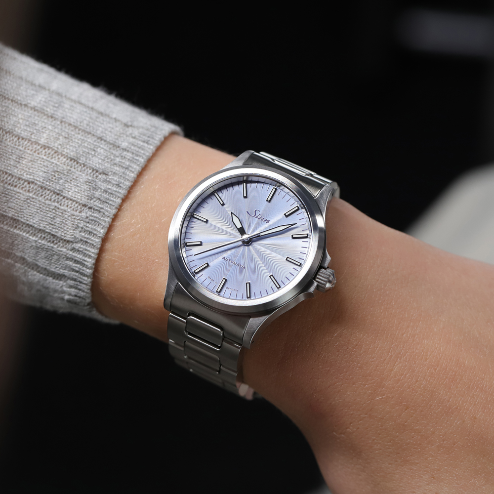 556 Ice Blue | ドイツ製腕時計 Sinn（ジン）公式サイト