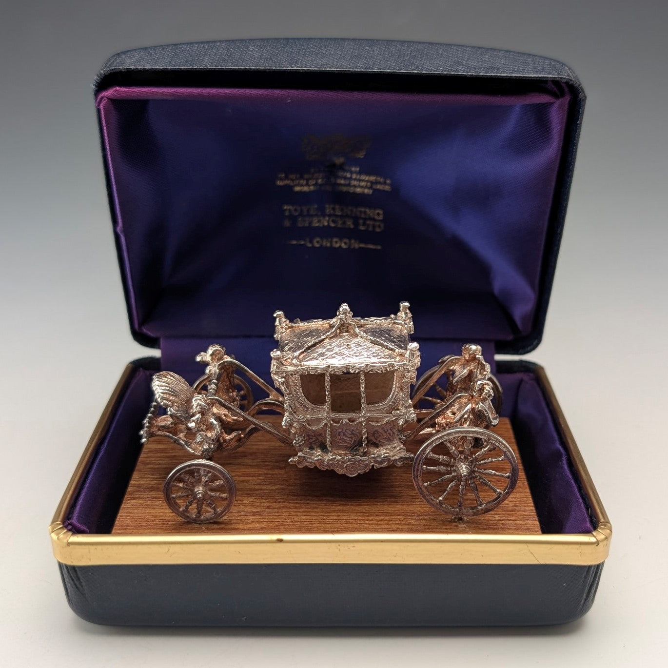 英国 カントリーアーティスト社 フクロウ 純銀張り彫刻 フィギュリン