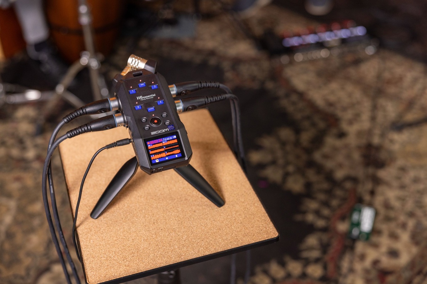 Review: Zoom H6essential talks the talk and walks the walk – Six