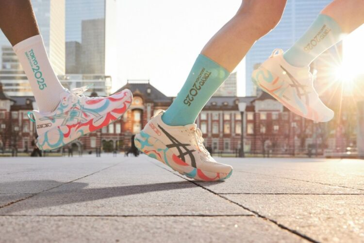 アシックス」×「ボーラホリック」のコラボレーションシューズ最新作が