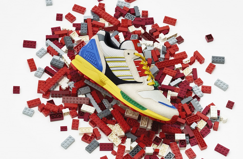アディダス オリジナルス×レゴのコラボスニーカー「ZX 8000 LEGO」が