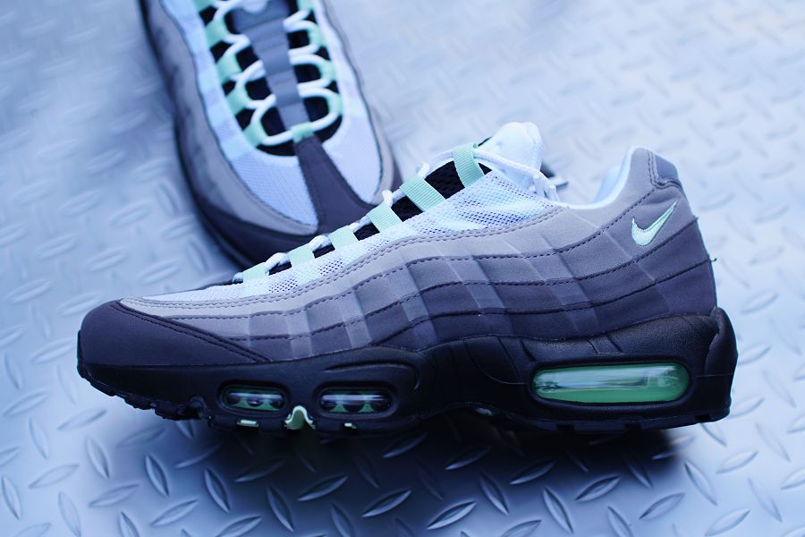フォトレビュー AIR MAX 95 MINT RUSH 爽やかな発色とOGのディテールを
