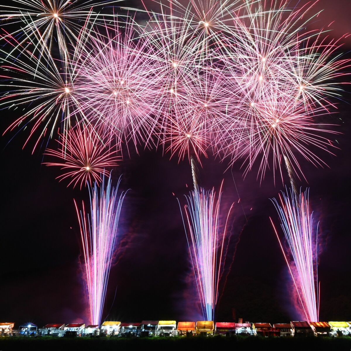 5年ぶり、初夏の夜空彩る8千発 佐野で「くずうフェスタ」 4万人来場