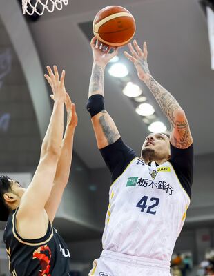 宇都宮ブレックス、5連勝で首位堅持 大阪に86-76 比江島慎が18得点と