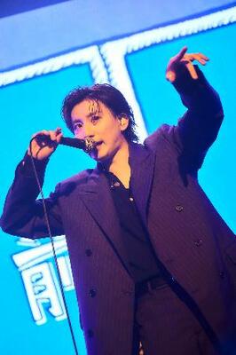 京本大我】 ロックなアイドル「汗だくだよ！」｜全国のニュース