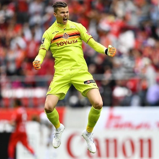 神セーブ」「ガチで神」好守連発で2位浮上の立役者、名古屋守護神に