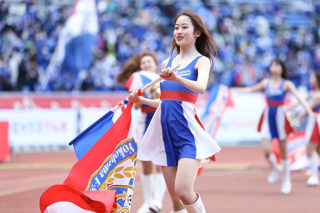 PHOTO】熱戦に華を添える横浜F・マリノスのチアリーダー