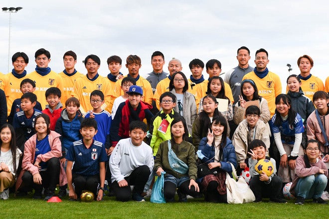 PHOTO】新トレーニングウェアで登場！久保、冨安、三笘ら日本代表が