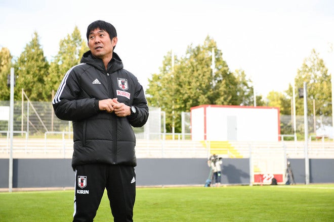 PHOTO】新トレーニングウェアで登場！久保、冨安、三笘ら日本代表が