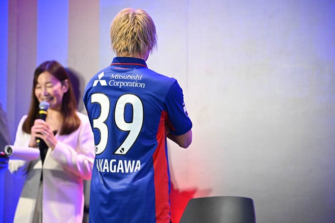 PHOTO】トリコロールから青赤へ！背番号は39番で新シーズンに挑むFC