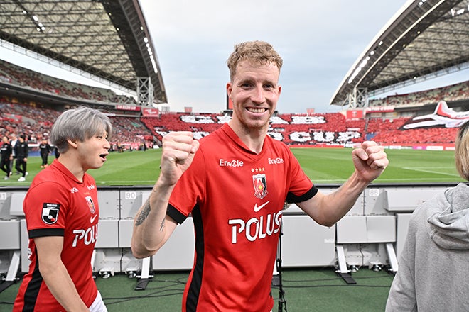 浦和レッズレプリカユニフォームXLサミュエル・グスタフソン選手サイン