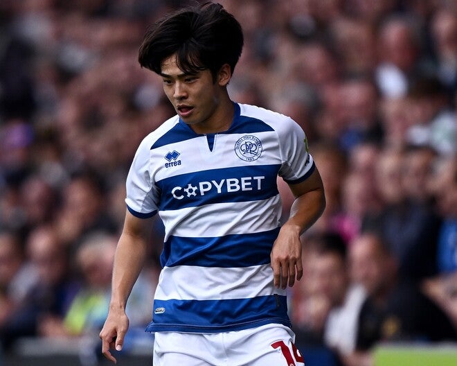 ジャニーズにいそう」「ビジュ良すぎ」QPR斉藤光毅のカメラ目線の