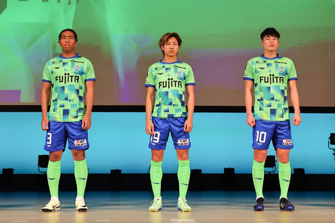 画像】湘南ベルマーレが2025新体制発表会を開催！新ユニフォームを纏っ