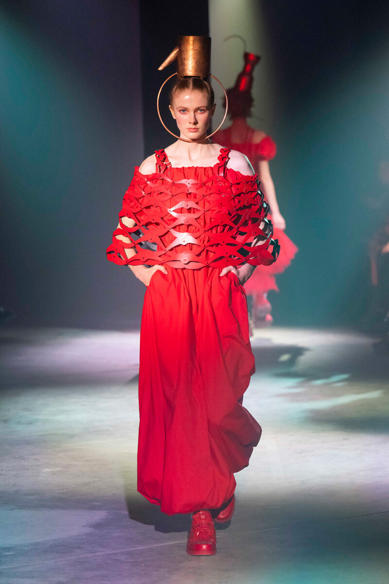 ノワール ケイ ニノミヤ（NOIR KEI NINOMIYA）のキーワードは「ダーク