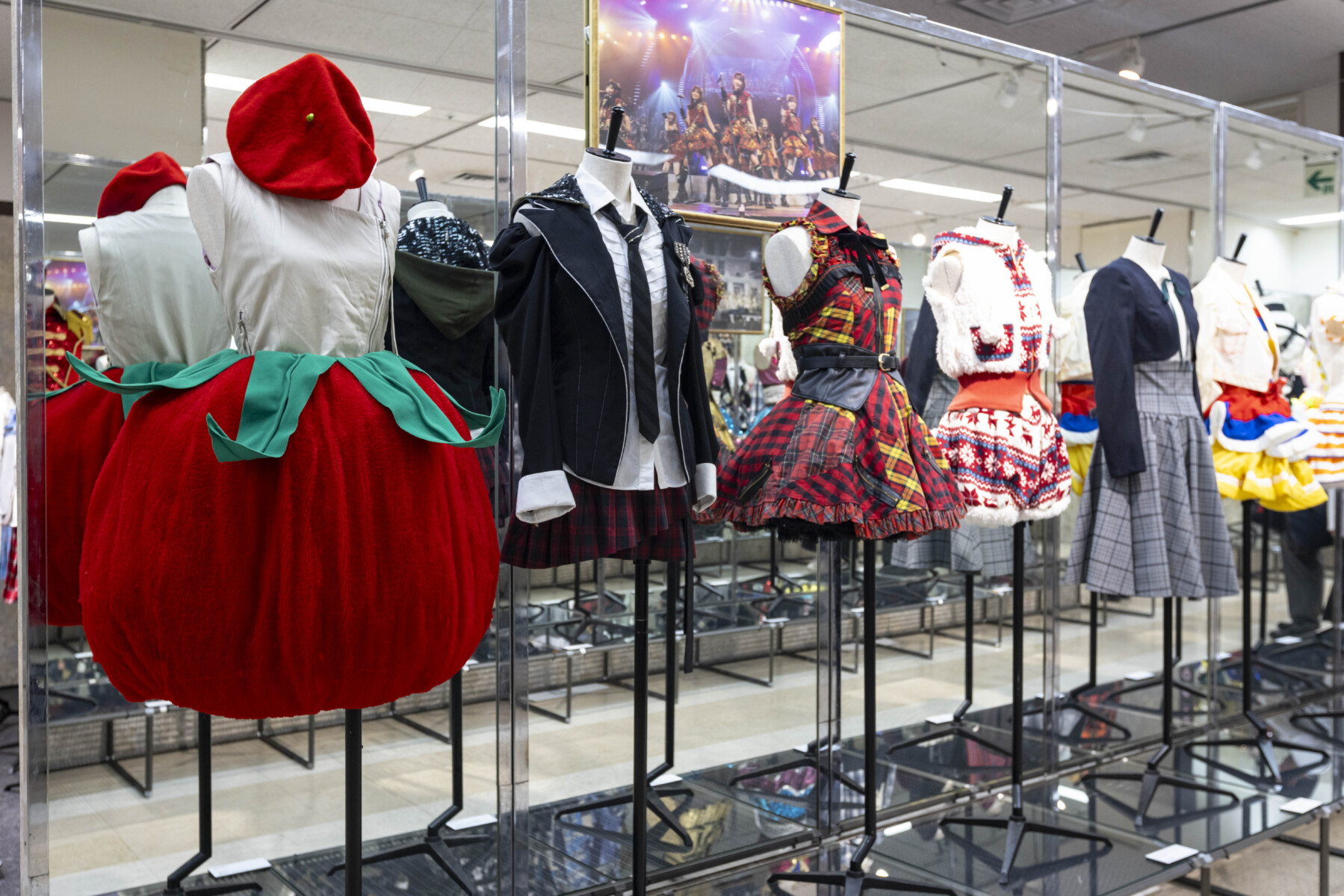 AKB48 大衣装展 -時代を彩った装跡-」20年の歴史が詰まった過去最多の