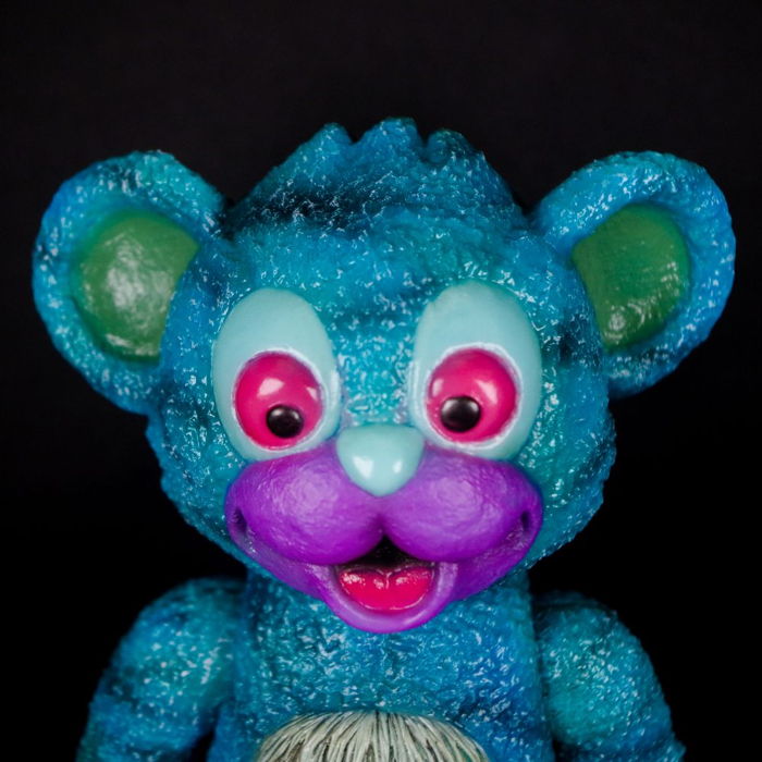 MILKBOYTOYSから地獄からの使者「Hellish IT Bear」が墓場の画廊を来訪