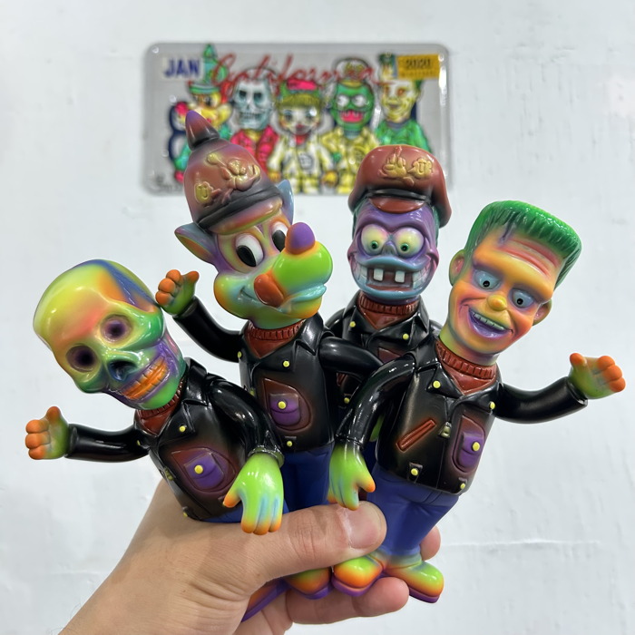 アートショウ「Death Dealer」注目のソフビが抽選販売にて受付開始