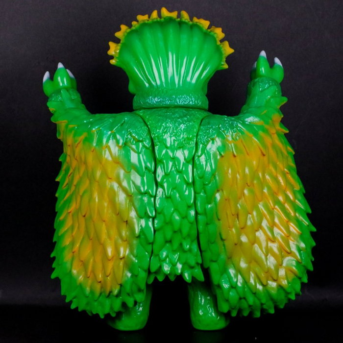 ギャラリー＆ショップ・墓場の画廊にドリームロケット製「梟怪獣