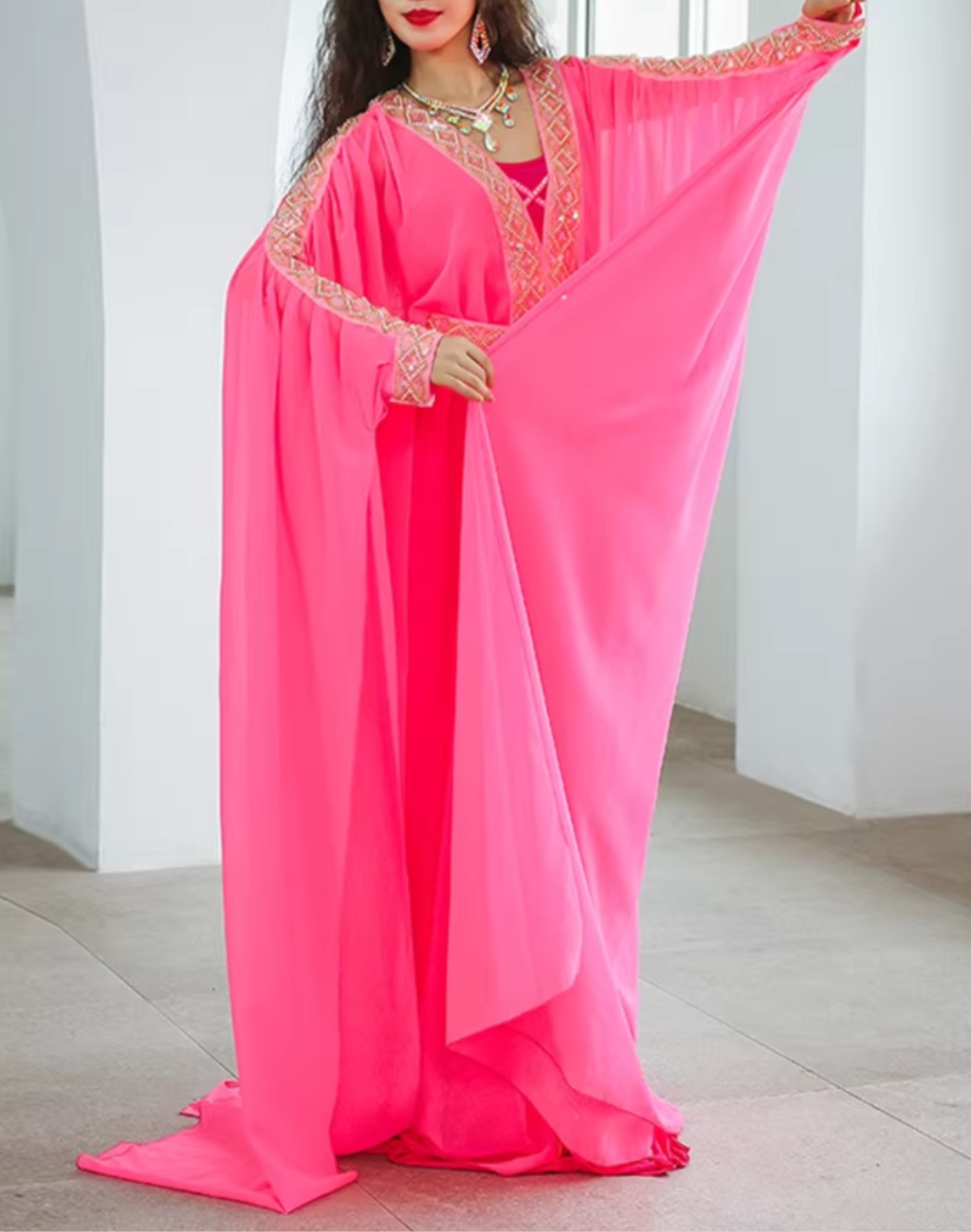 送料無料】ステージで存在感を放つピンクのハリージドレス｜ベリー