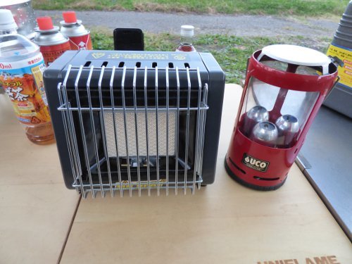 冬キャンプの夜 足元を暖めてくれるニチネンミスターヒート KH-011