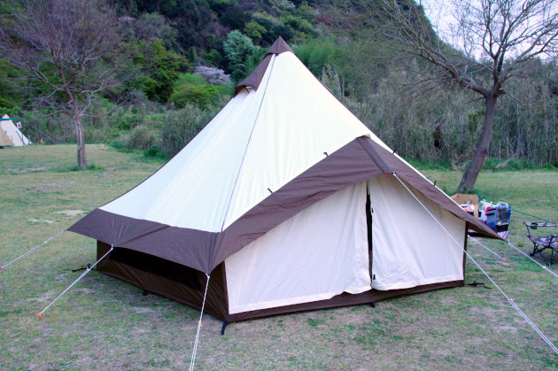 進化したOgawaのワンポールテント グロッケ12 T/Cの初張り | おっさん
