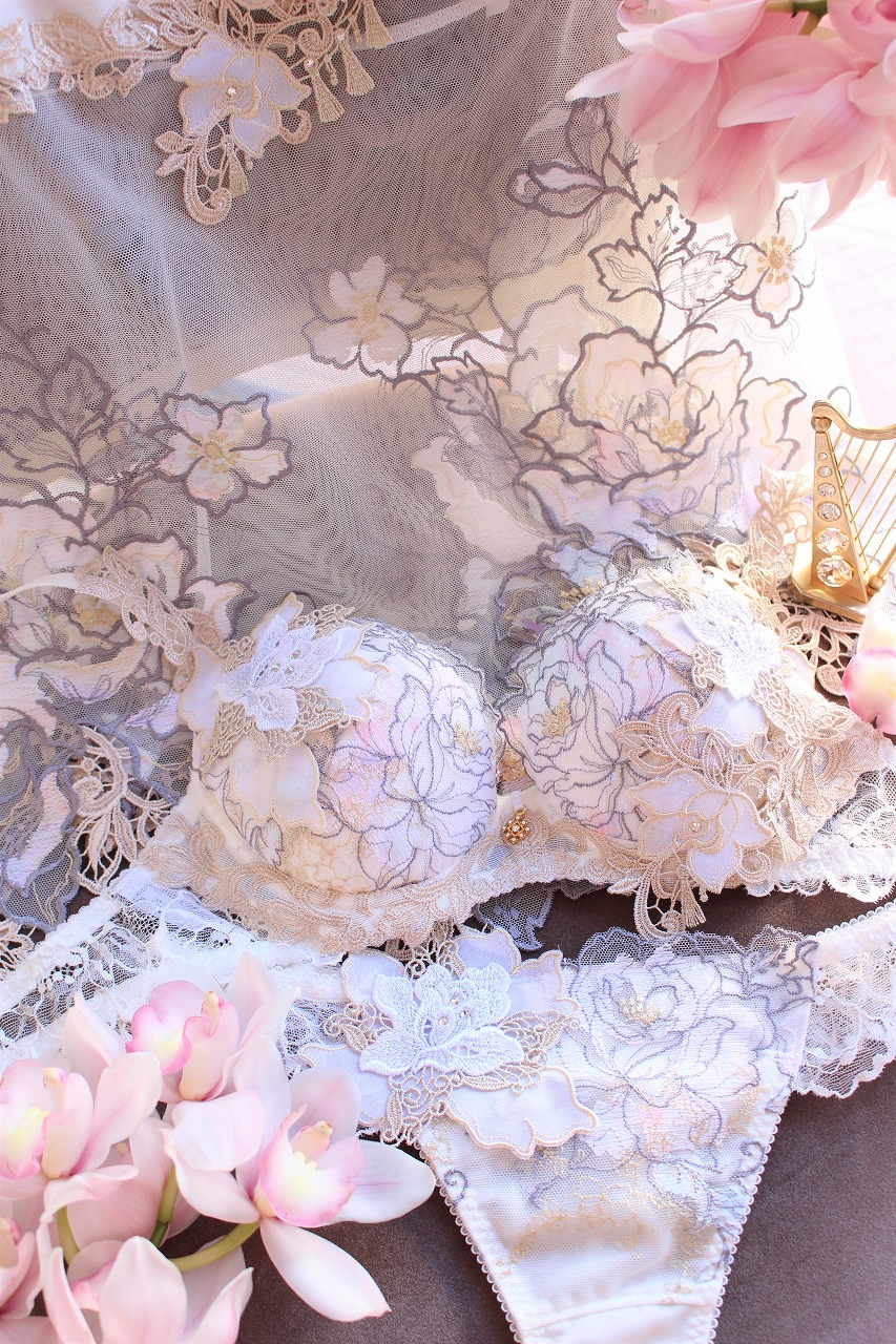 アテーナランジェリ～♡ 店舗限定サルート39group IVカラー | La