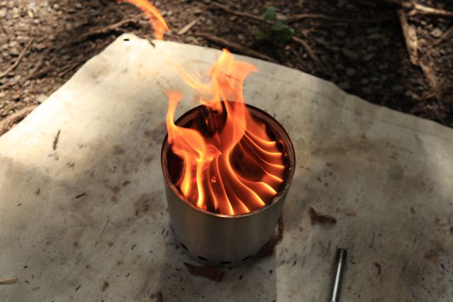 SOLO STOVE】ソロストーブ｜抜群の高火力！『二次燃焼』が美しい円筒形