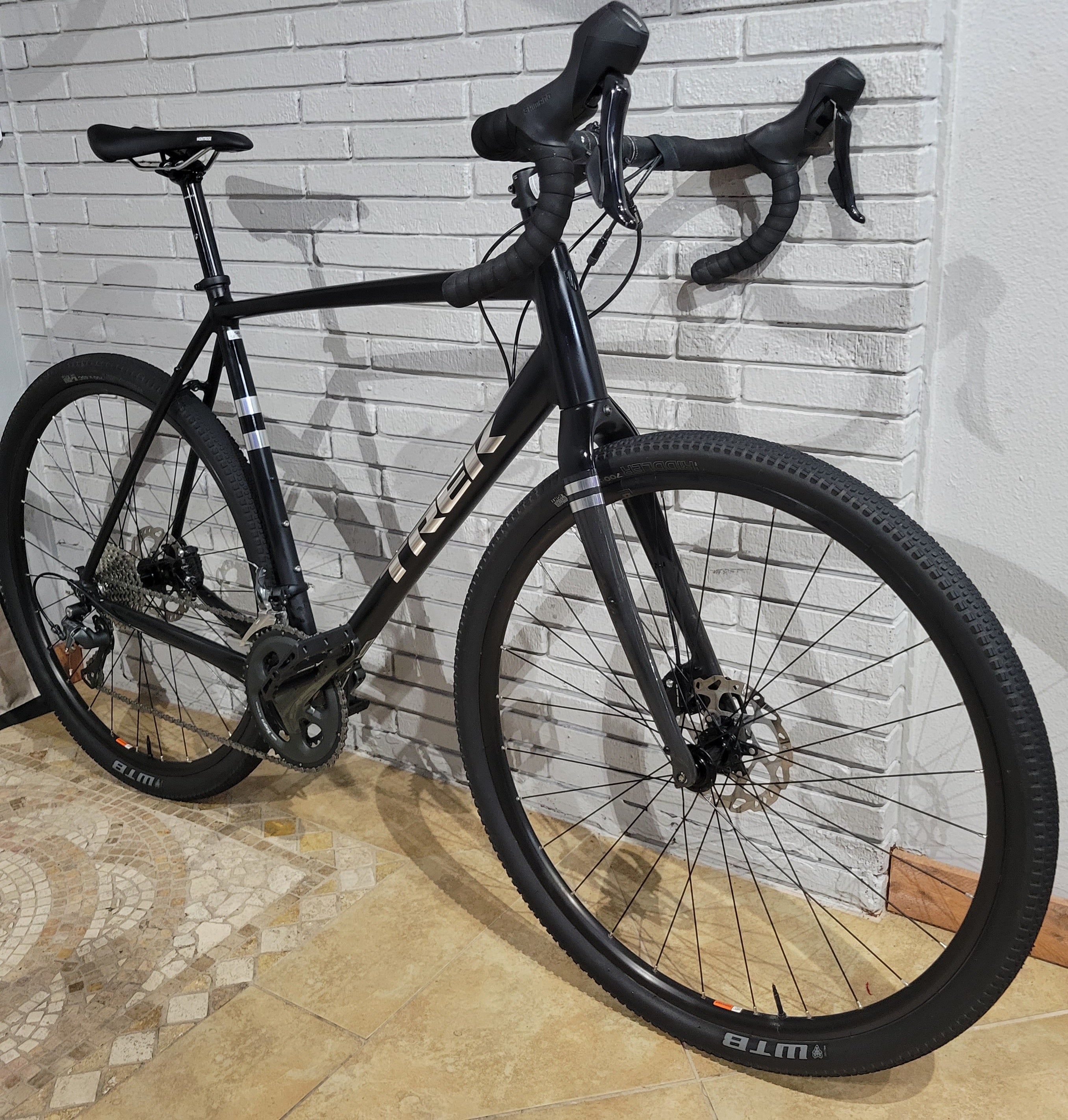 2019 Trek Checkpoint ALR4 Black/Silver 58cm – South Tampa Bicycle Co.
