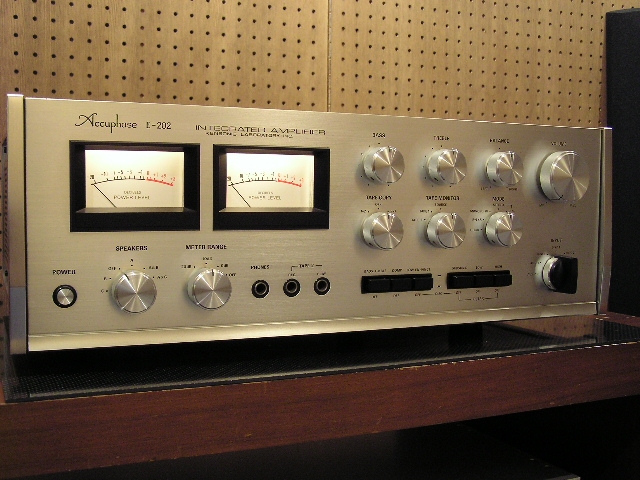 Accuphase E-202 プリメインアンプ: オーディオショップ店長の日記
