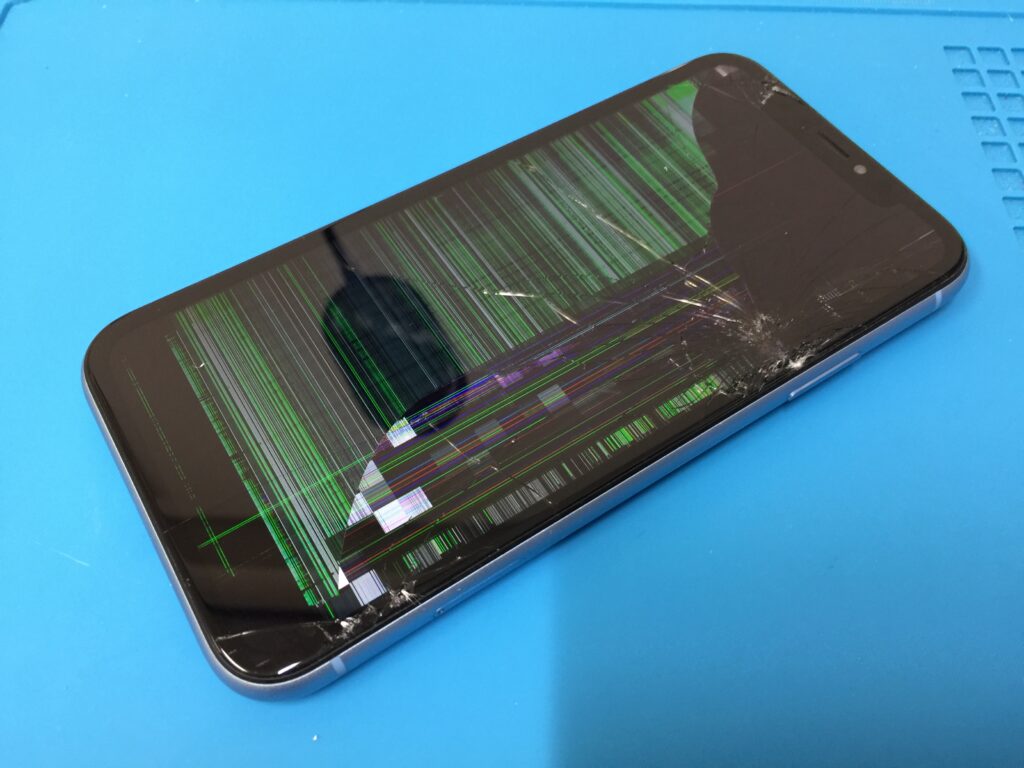 iPhone XR 】ガラス割れと液晶故障で何も見えない状態で液晶交換後に