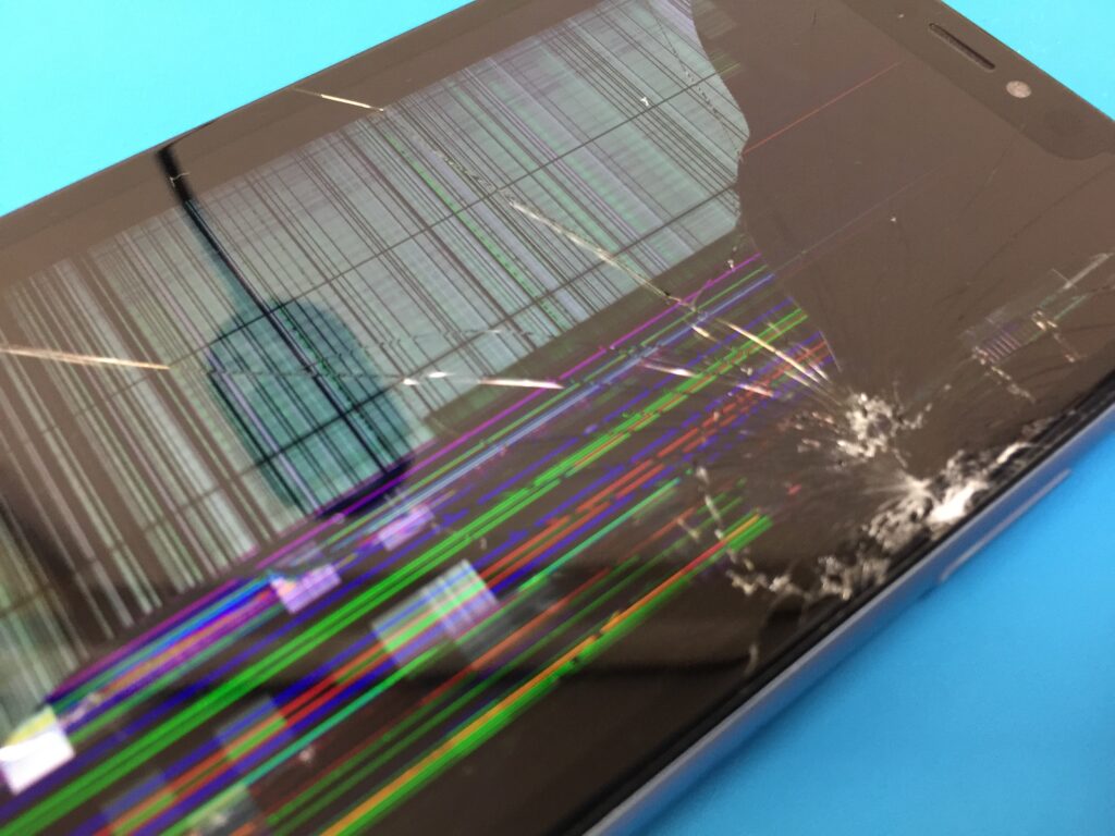 iPhone XR 】ガラス割れと液晶故障で何も見えない状態で液晶交換後に