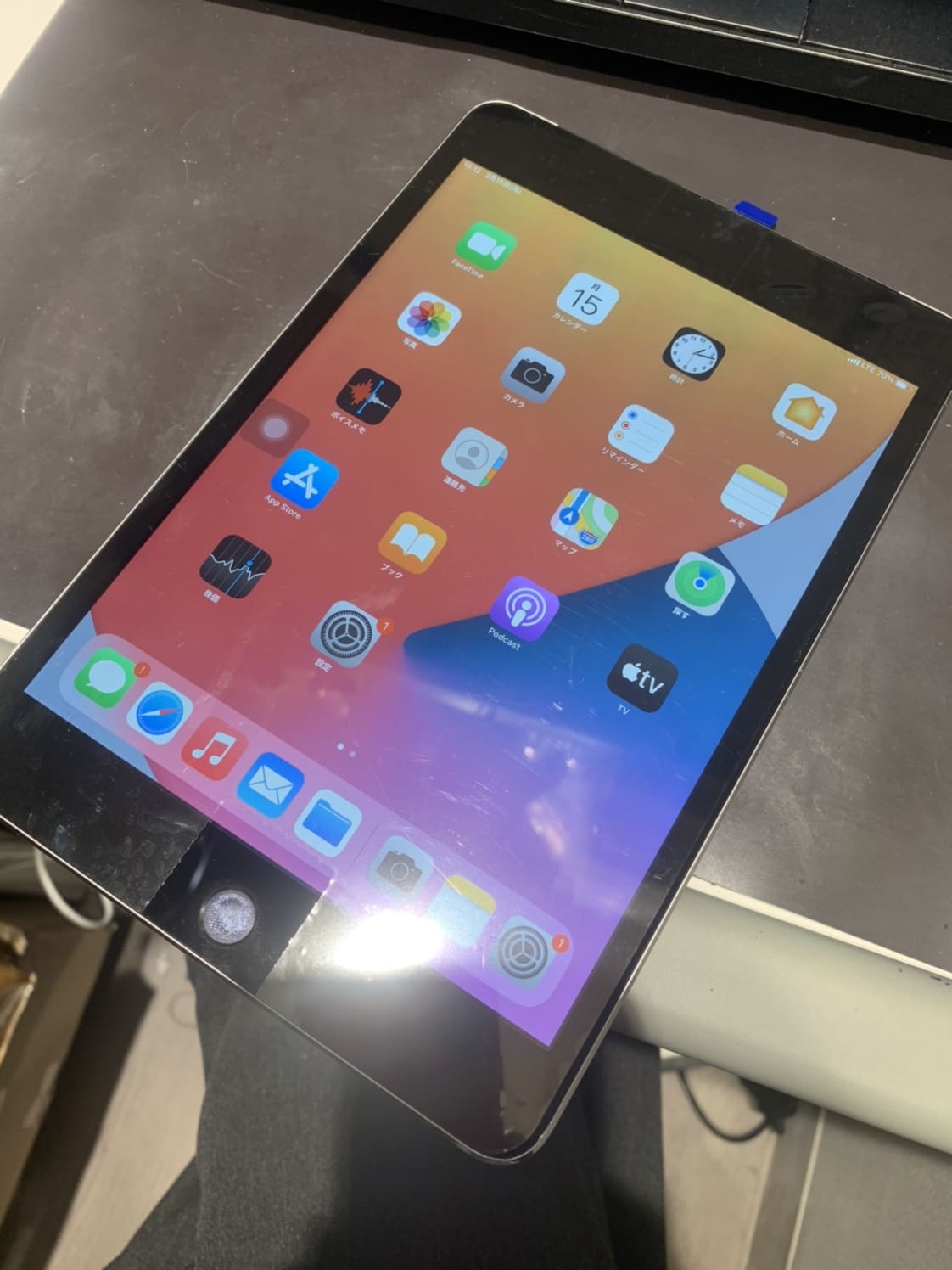 iPadmini4】画面に横一本のひび割れ！ガラス交換できれいに改善