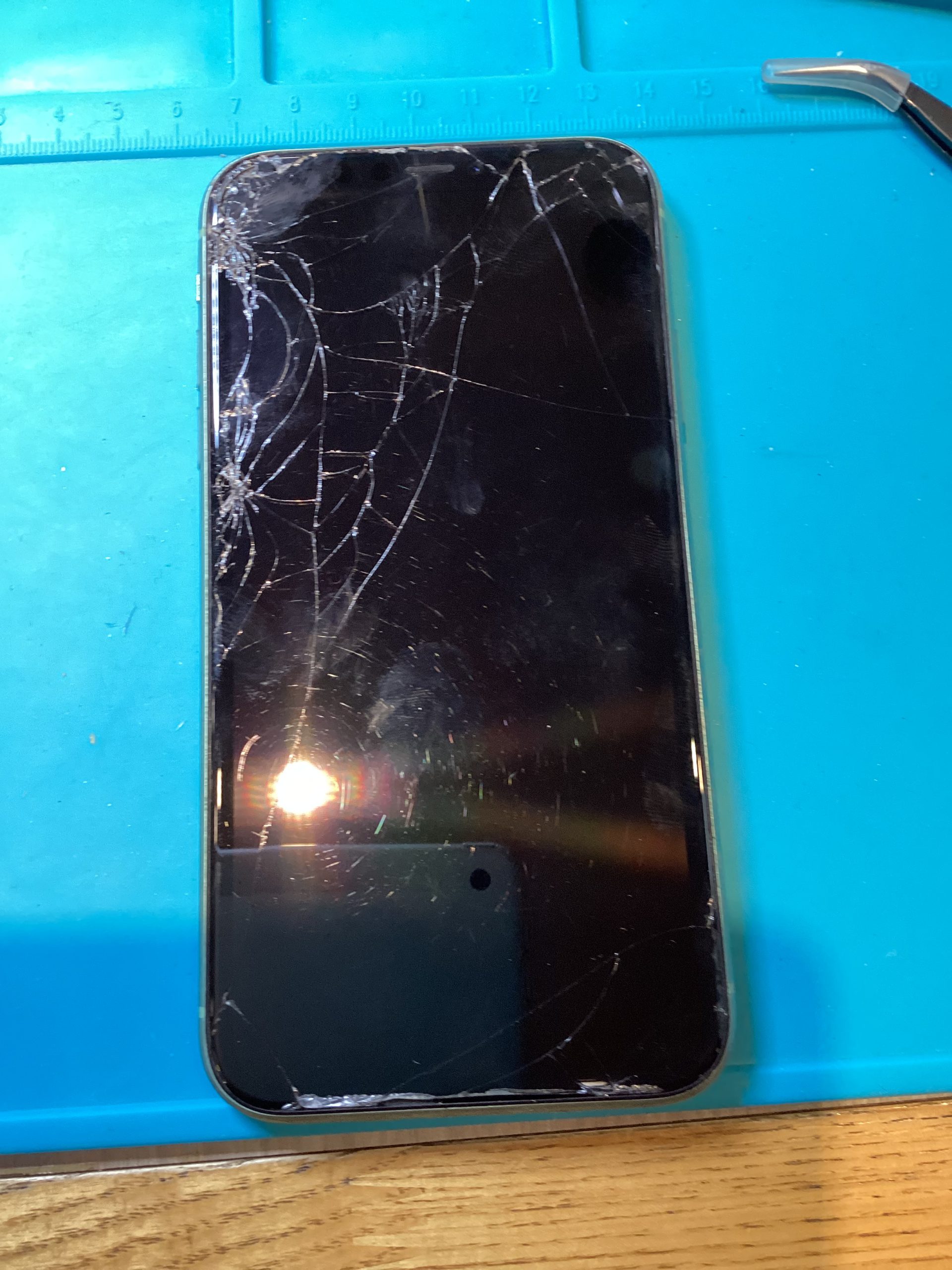 iPhone11 踏んで画面を割ってしまった｜iPhone修理レビューNo.1409