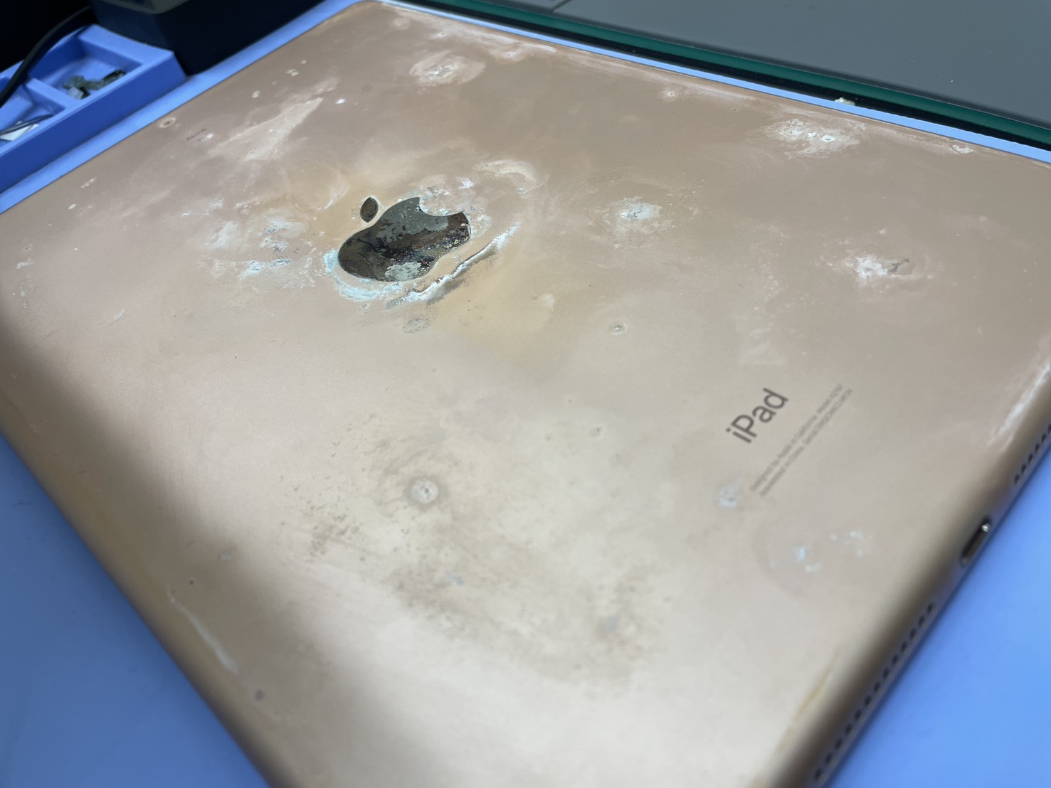 川越】iPad（第7世代）バッテリー膨張｜放置は危険・交換対応 | iPhone