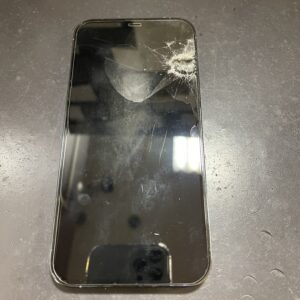 iPhone 14 Pro Max画面割れ液晶不良/枚方市で修理可能 | スマ