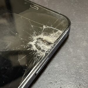 iPhone 14 Pro Max画面割れ液晶不良/枚方市で修理可能 | スマ